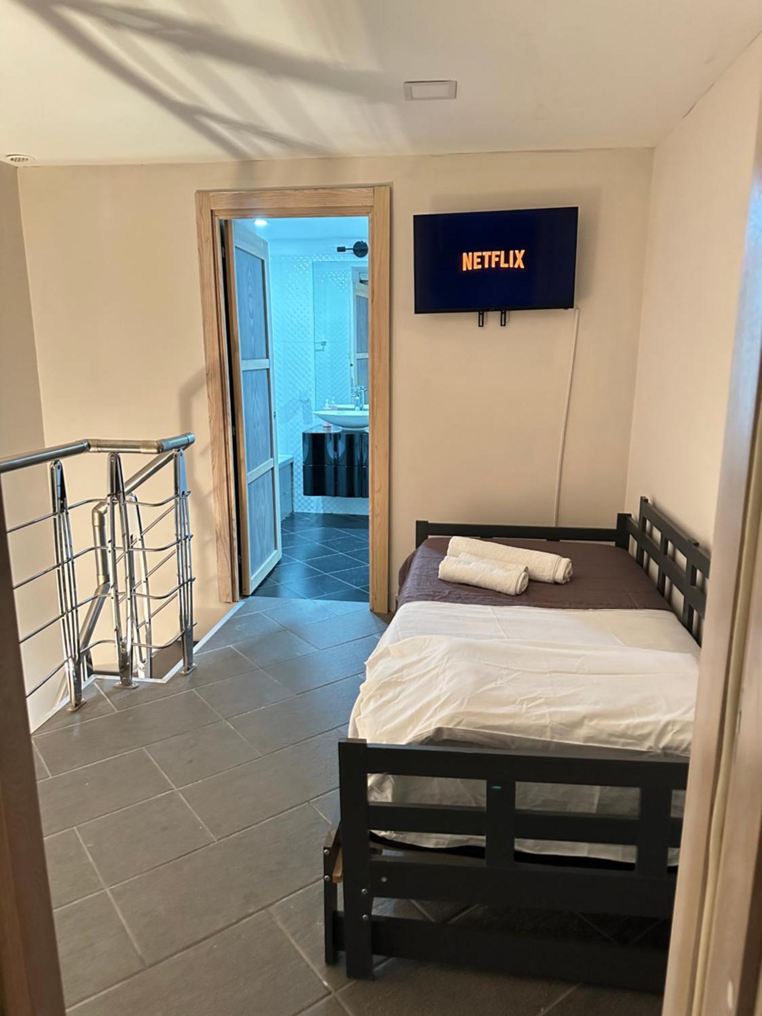 Fox Holiday Home In The Port 나폴리 외부 사진