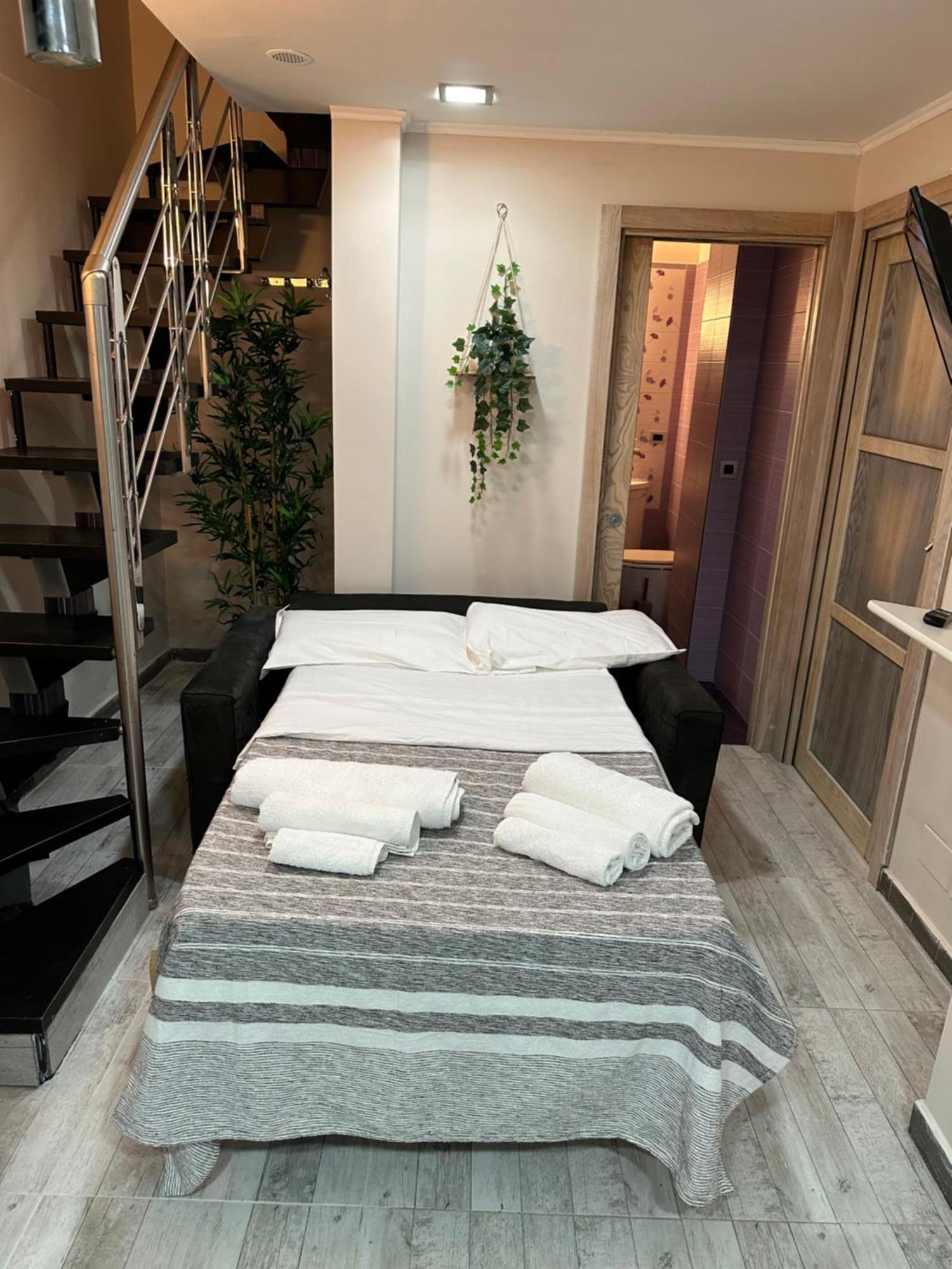 Fox Holiday Home In The Port 나폴리 외부 사진